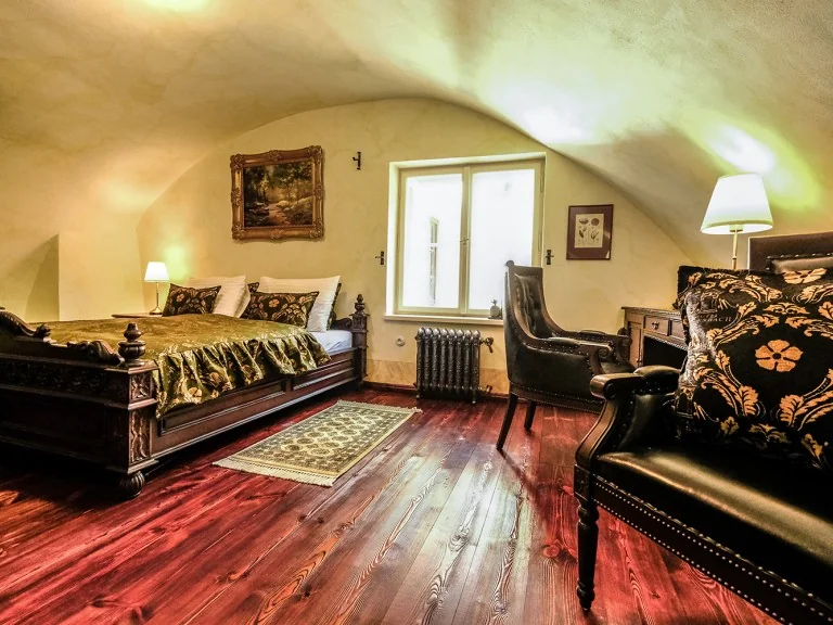 Room 103 - 1