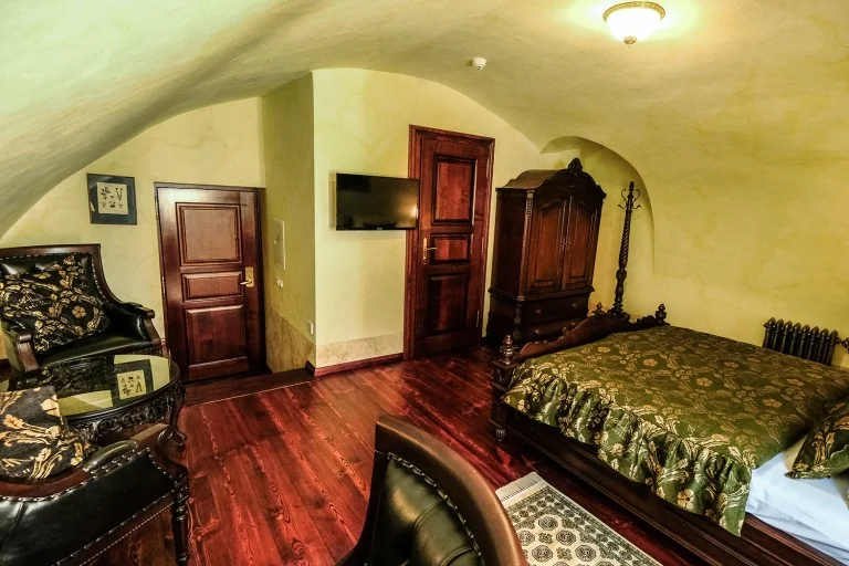 Room 103 - 2