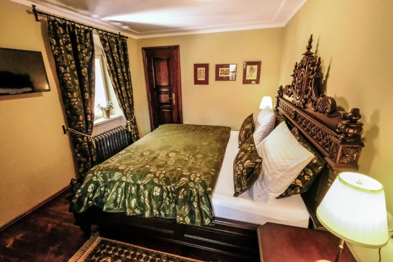 Room 105 - 2